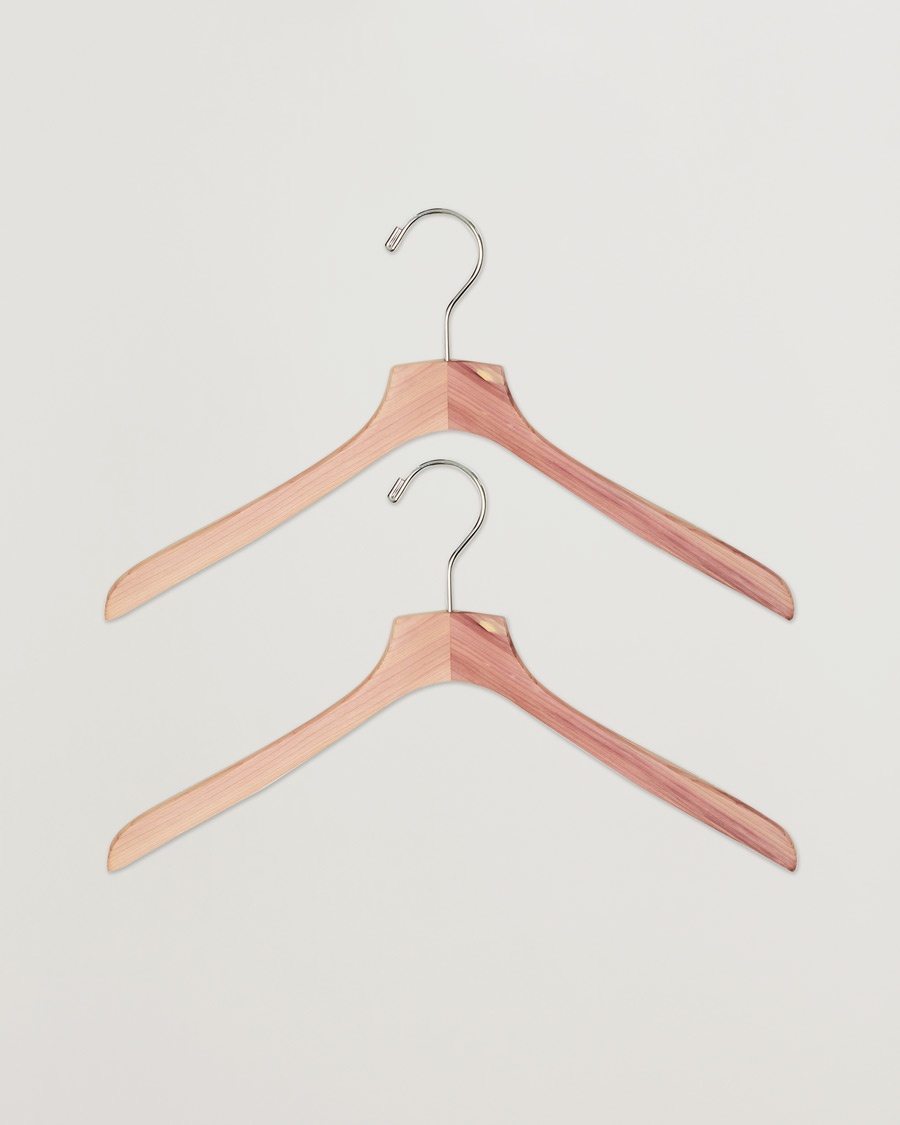 Herre | | Care with Carl | 2-Pack Cedar Wood Shirt Hanger