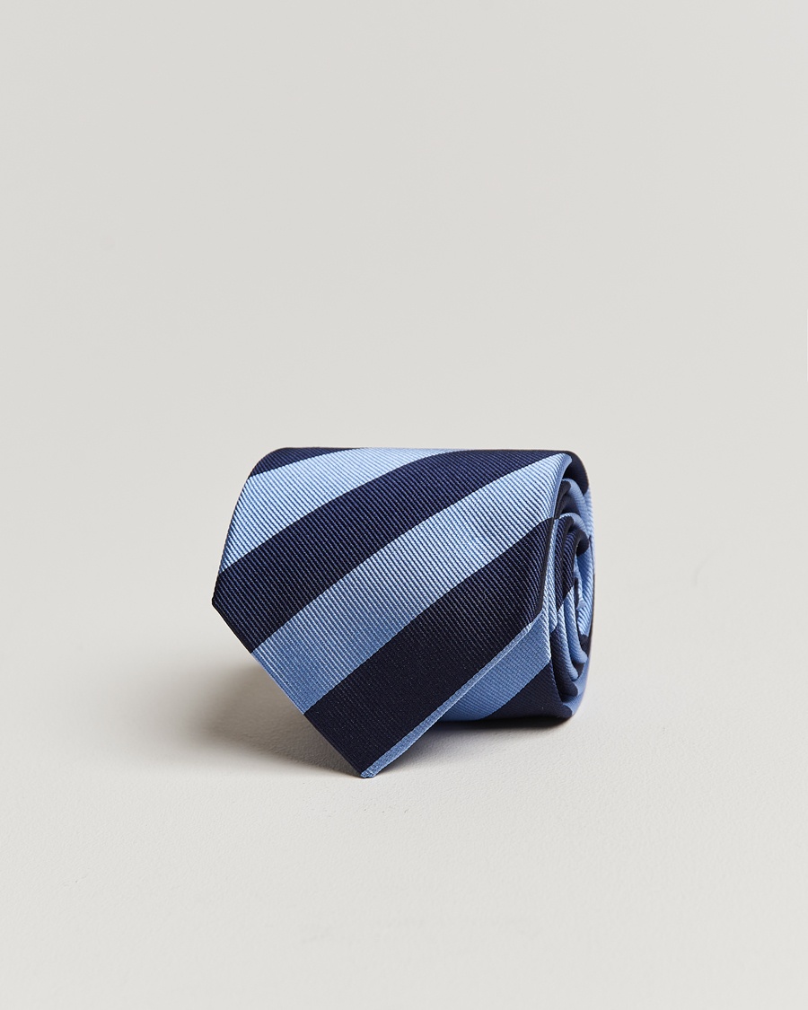 Amanda Christensen Regemental Stripe Classic Tie 8 cm Sky Blue/Navy – Blå