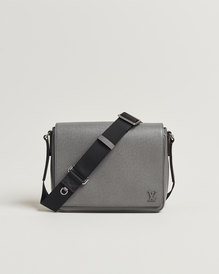 Herre | Assesoarer | Louis Vuitton Pre-Owned | District PM Taiga Messenger Grey