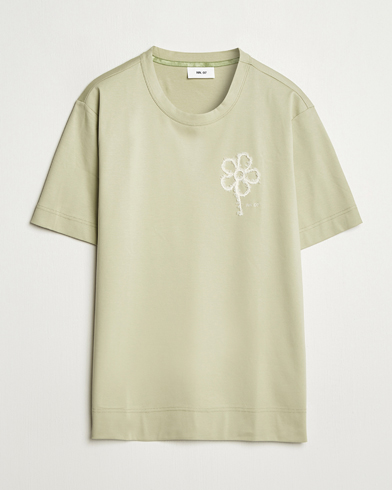 Herre | Nytt i butikken | NN07 | Pedro Embroidered Flower T-Shirt Sage Green
