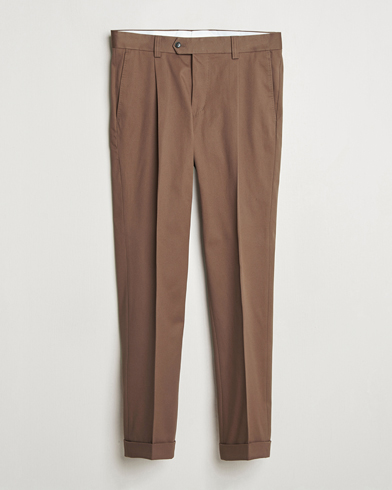 Herre | Jakke og bukse | Tiger of Sweden | Tenuta Pleated Cotton Trousers Warm Brown