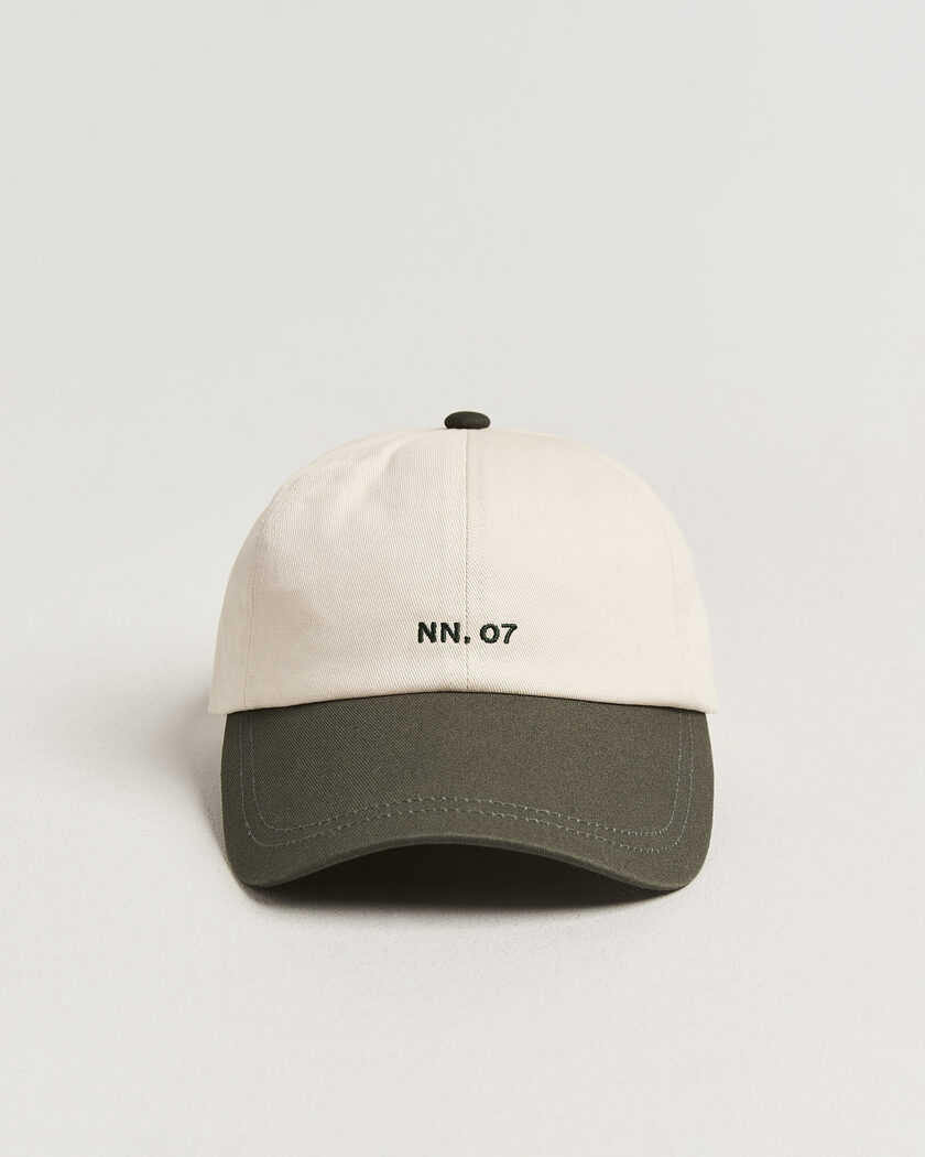 NN07 Logo Cap Dark Army – Grønn