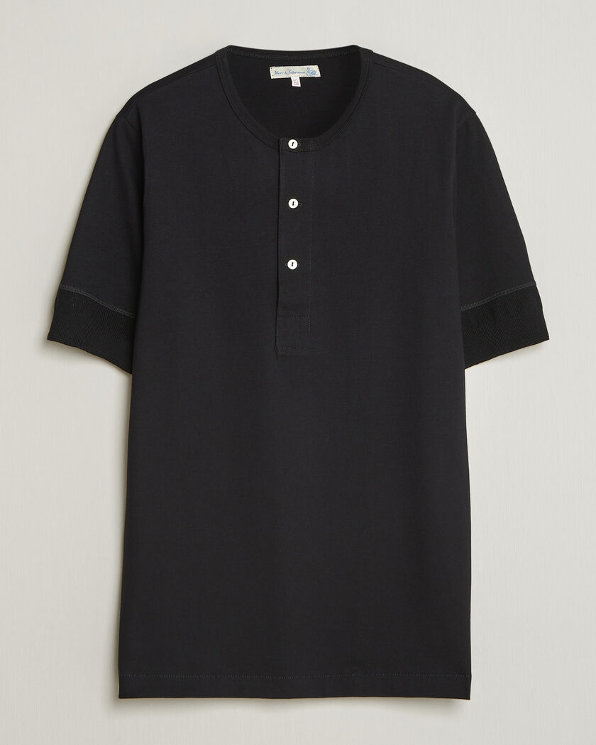 Merz b. Schwanen Classic Organic Cotton Short Sleeve Henley Black – Svart