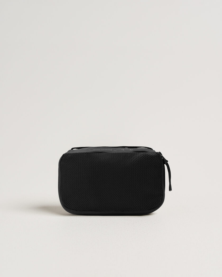 DB Essential Packing Cube S Black Out – Svart