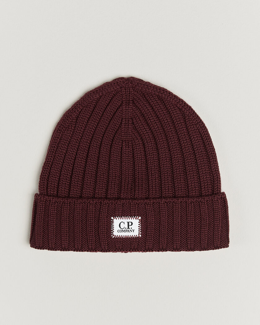  C.P. Company Extra Fine Merino Rib Knitted Hat Burgundy – Rød