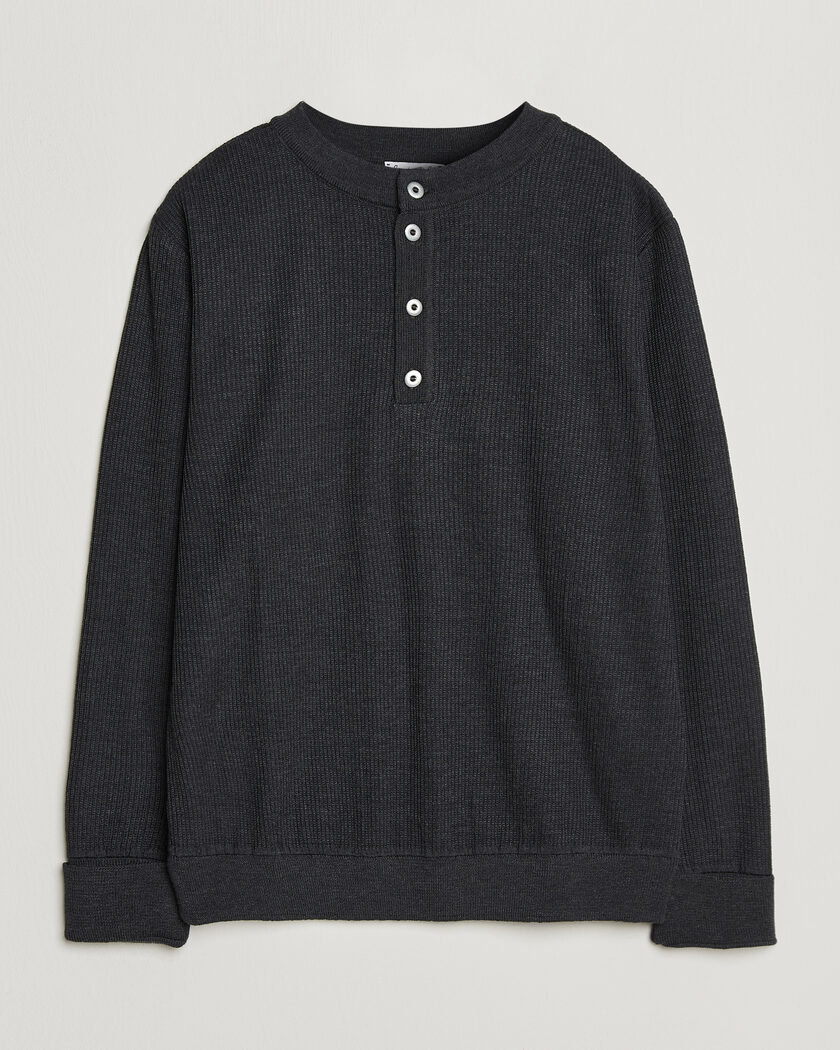 S.N.S. Herning Stamina Rib Henley Magnetite Black – Svart
