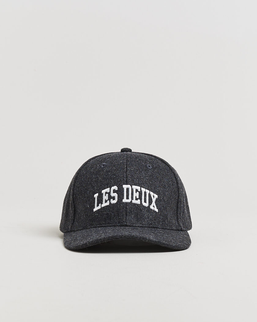 LES DEUX Collage Baseball Cap Asphalt – Grå