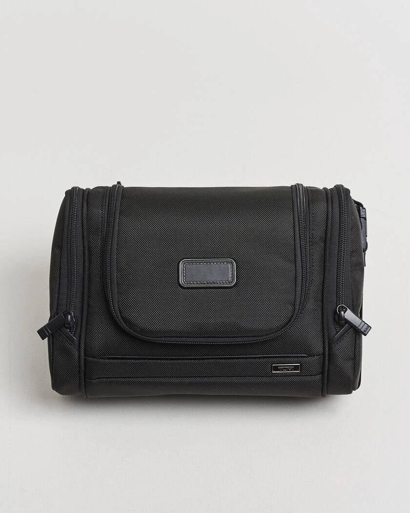 TUMI Alpha Hanging Travel Kit Black – Svart