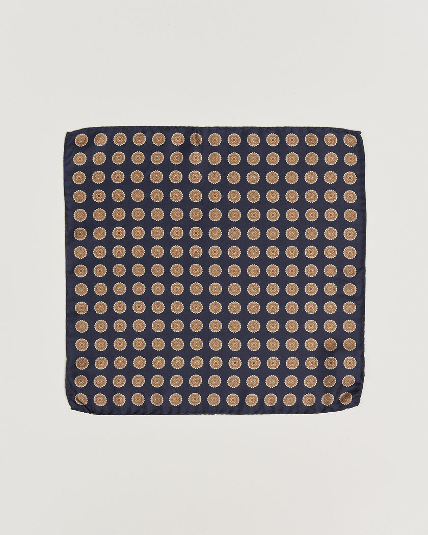 Amanda Christensen Silk Twill Medallion Pocket Square Navy – Blå
