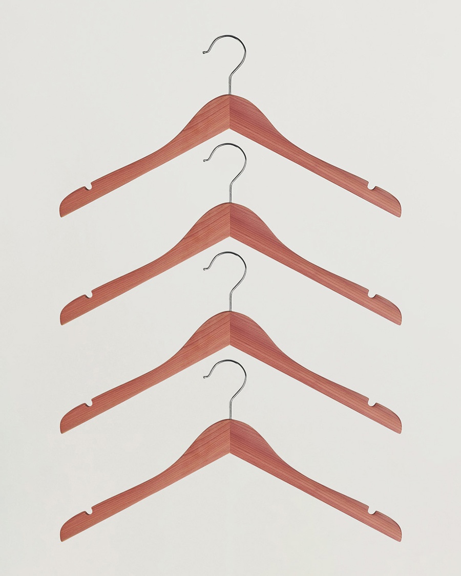 Herre | Kleshengere | Care with Carl | 4-pack Cedar Wood Shirt Hangers