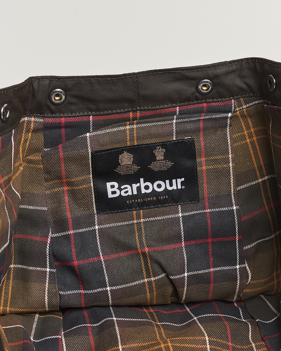 Barbour Lifestyle Classic Sylkoil Hood Olive hos CareOfCarl.no