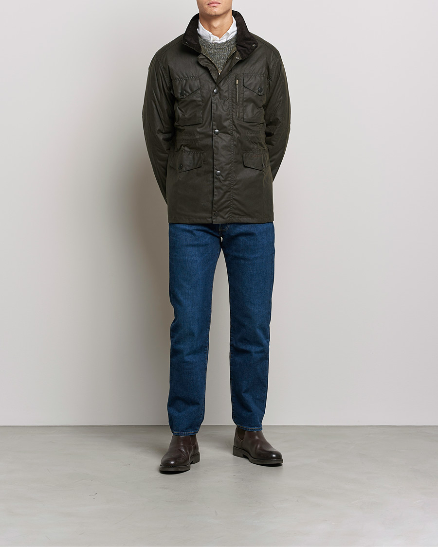 Barbour Lifestyle Sapper Jacket Olive hos CareOfCarl.no