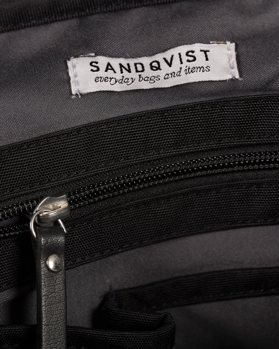 Sandqvist Erik Messenger Bag Cordura Black hos CareOfCarl.no