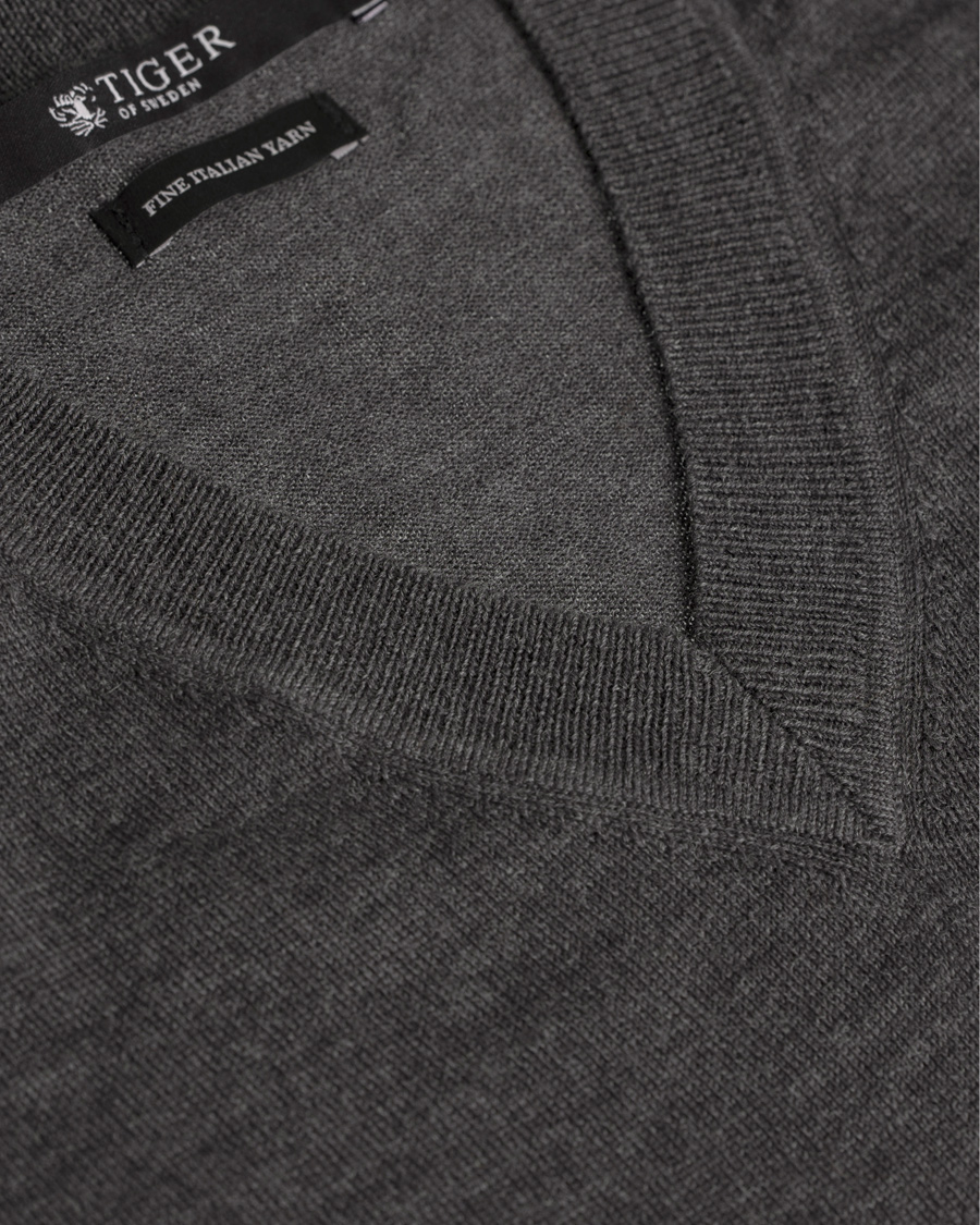 Herre | Gensere | Tiger of Sweden | Harvard V-Neck Pullover Dark Grey