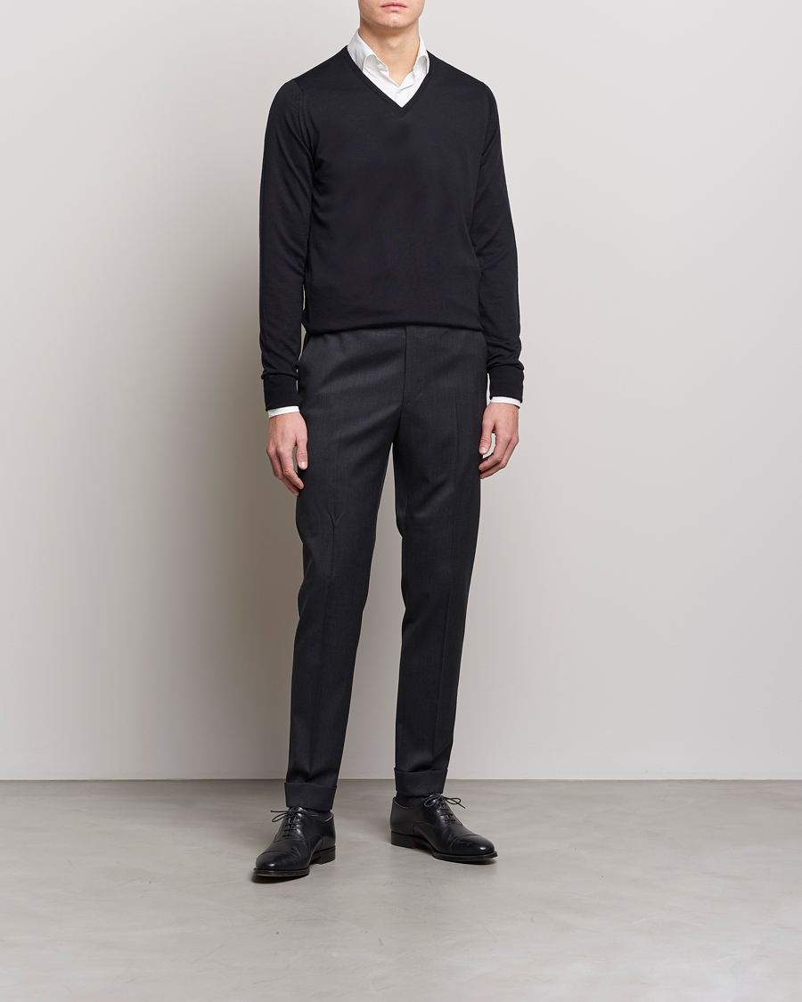 Herre | Gensere | John Smedley | Bobby Extra Fine Merino V-Neck Pullover Black