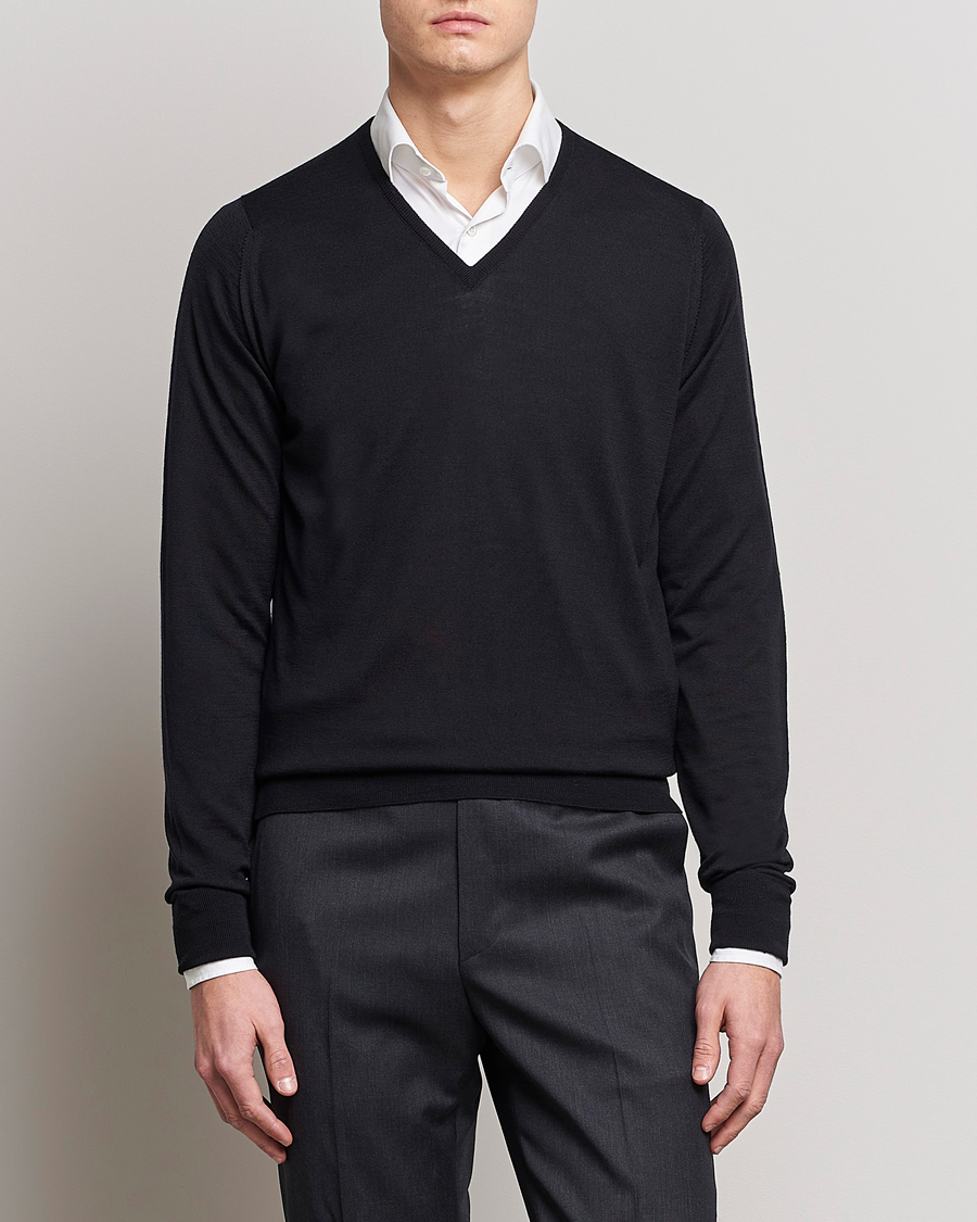 Herre | Best of British | John Smedley | Bobby Extra Fine Merino V-Neck Pullover Black