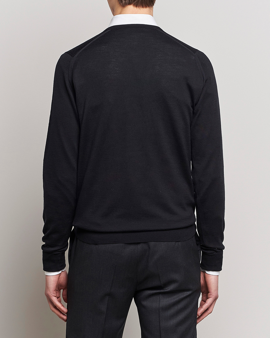 Herre | Gensere | John Smedley | Bobby Extra Fine Merino V-Neck Pullover Black
