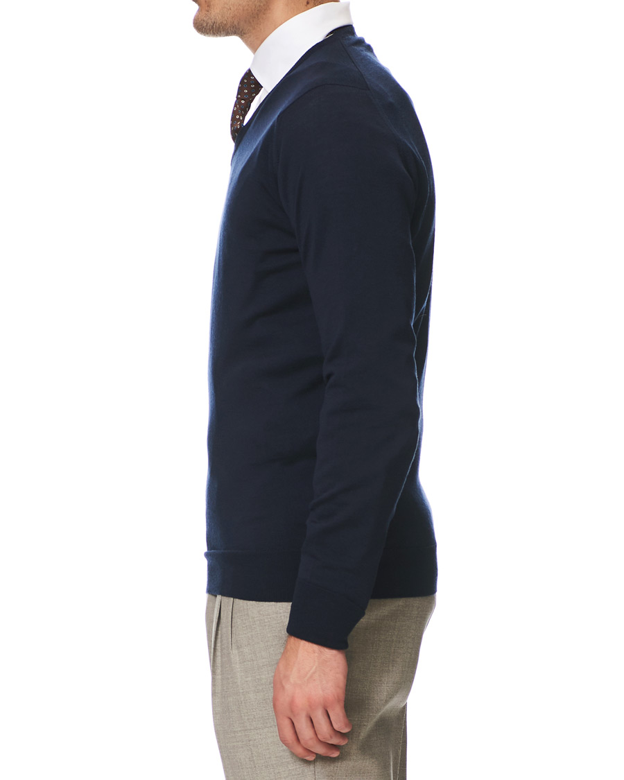 Herre | Gensere | John Smedley | Bobby Extra Fine Merino V-Neck Pullover Midnight