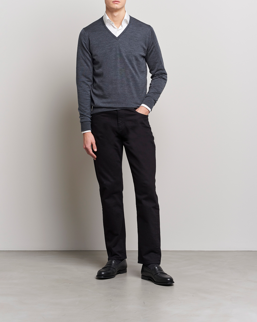 Herre | Gensere | John Smedley | Bobby Extra Fine Merino V-Neck Pullover Charcoal