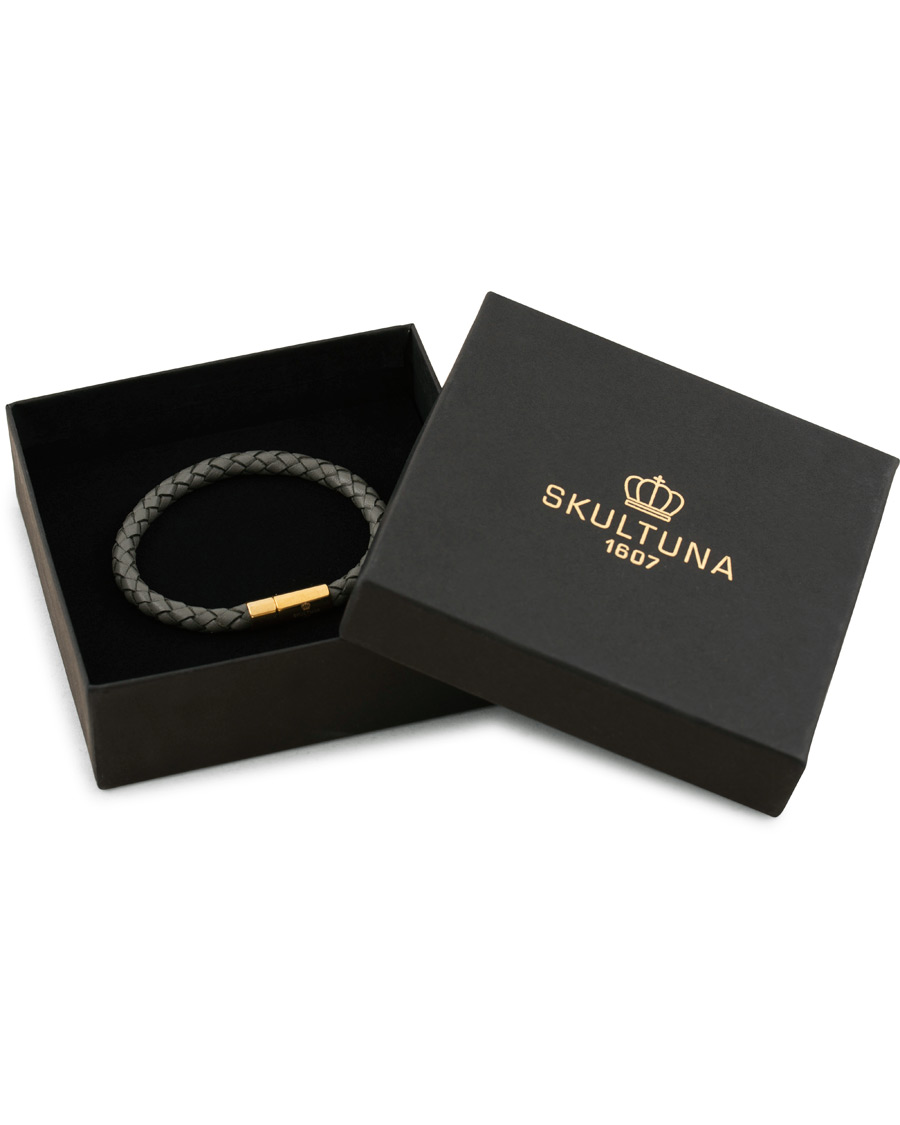 Herre | Skultuna One Row Leather Bracelet Grey Gold | Skultuna | One Row Leather Bracelet Grey Gold