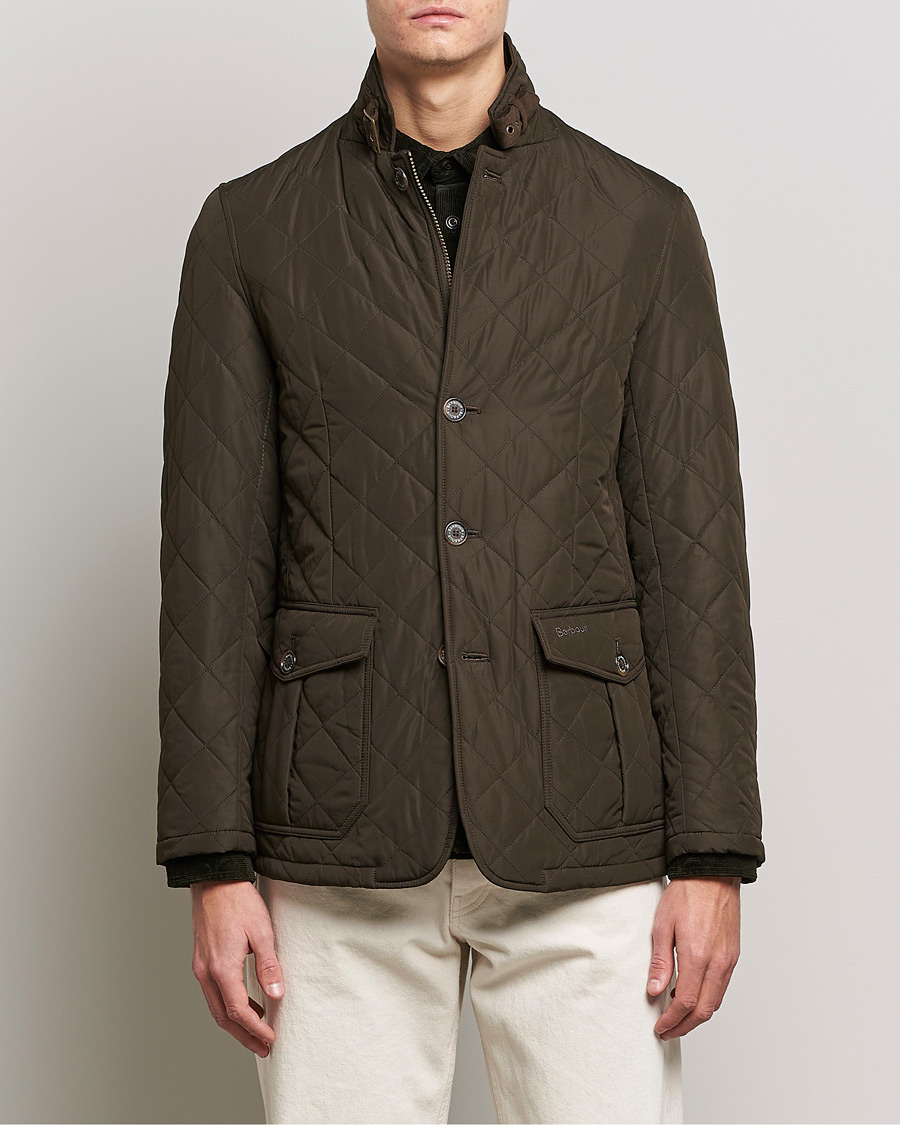 Barbour Lifestyle Quilted Lutz Jacket Olive hos CareOfCarl.no