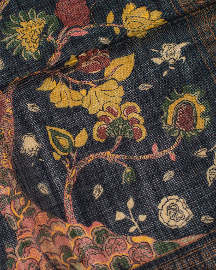 Herre | Drake's Tree of Life Silk Pocket Square Navy | Drake's | Tree of Life Silk Pocket Square Navy