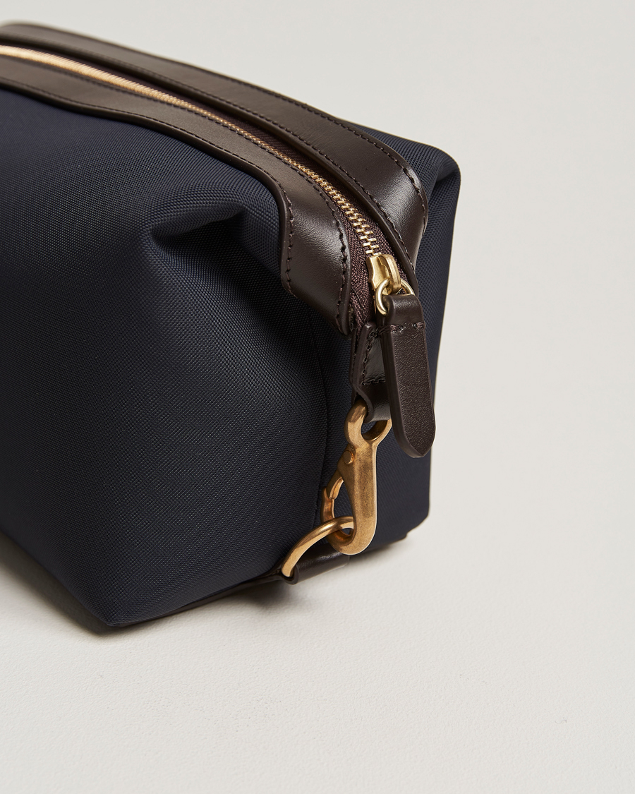 Herre | Vesker | Mismo | M/S Nylon Washbag Navy/Dark Brown