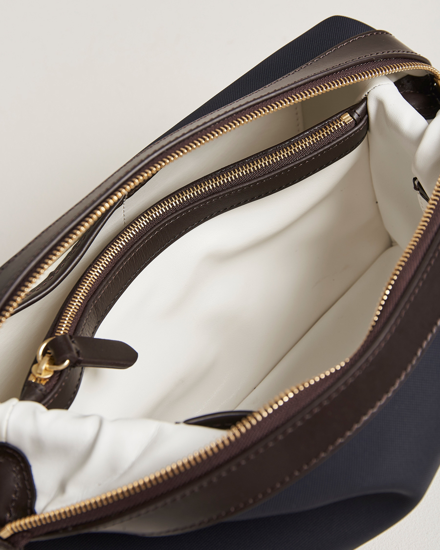 Herre | Vesker | Mismo | M/S Nylon Washbag Navy/Dark Brown