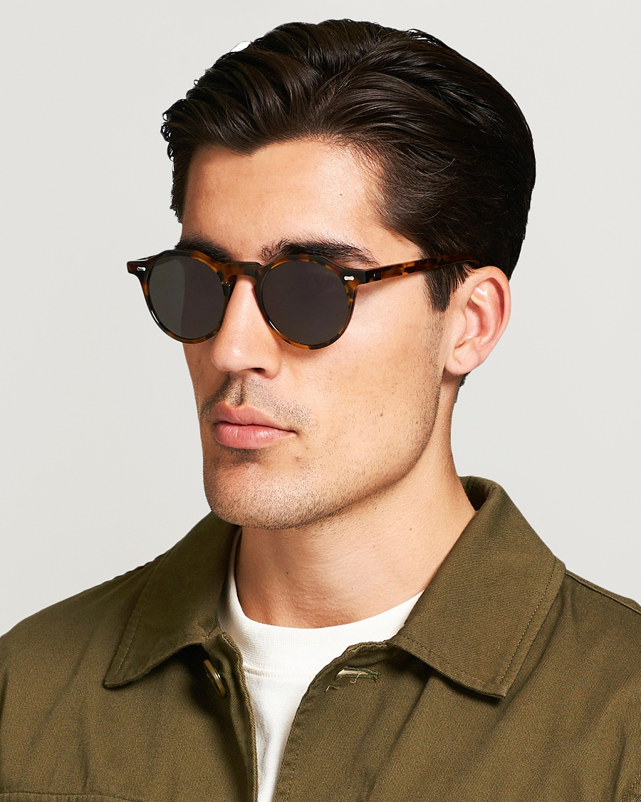 Herre | TBD Eyewear | TBD Eyewear | Lapel Sunglasses Amber Tortoise