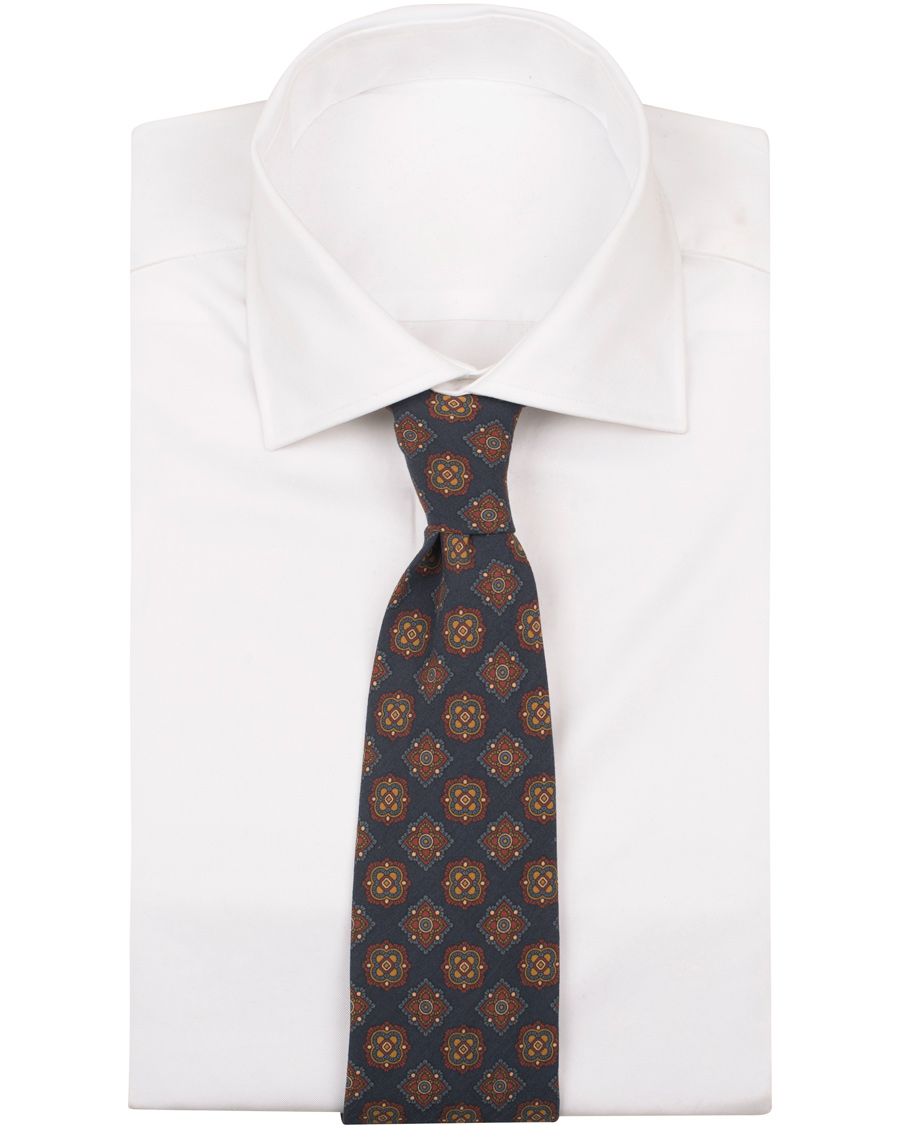 Herre | Drake's Silk Medallion Self Tip 8 cm Tie Blue | Drake's | Silk Medallion Self Tip 8 cm Tie Blue