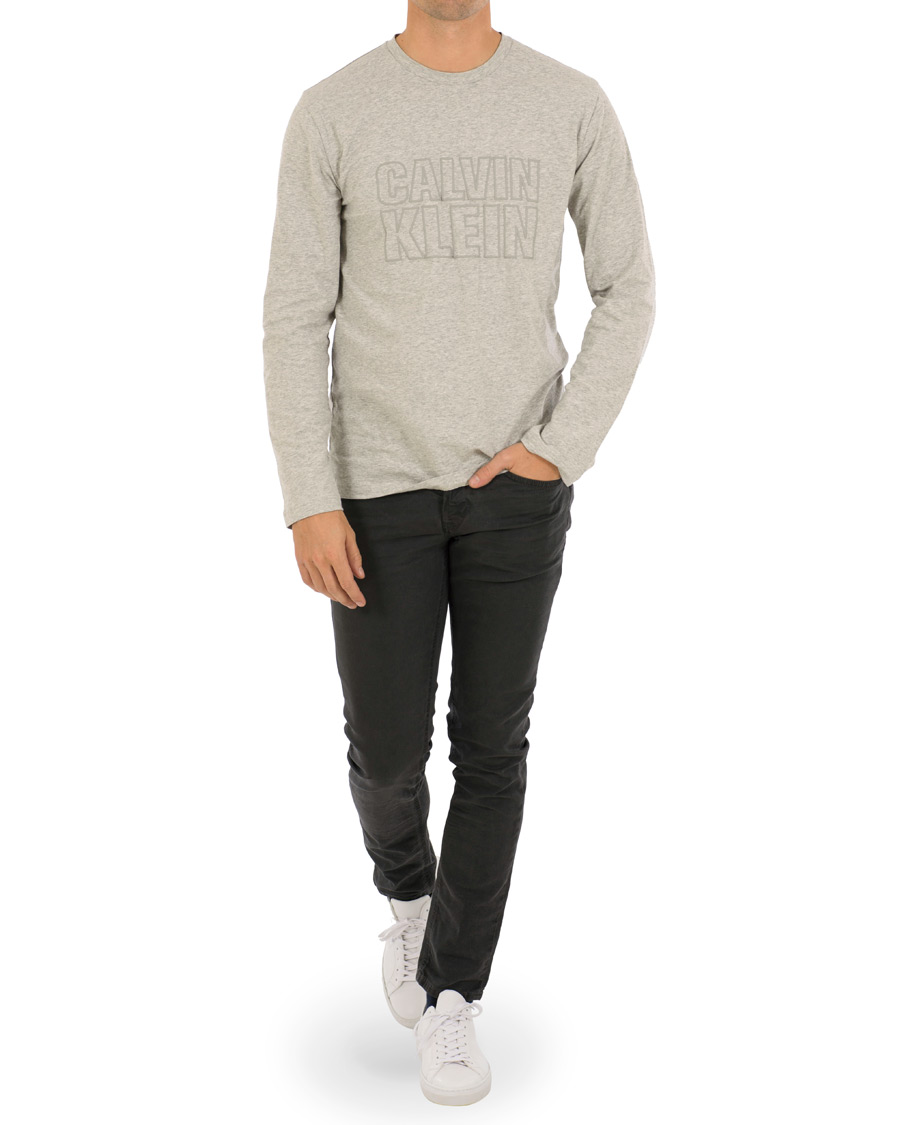 Herre | T-Shirts | Calvin Klein | Jeans Logo Long Sleeve Crew Neck Tee Grey