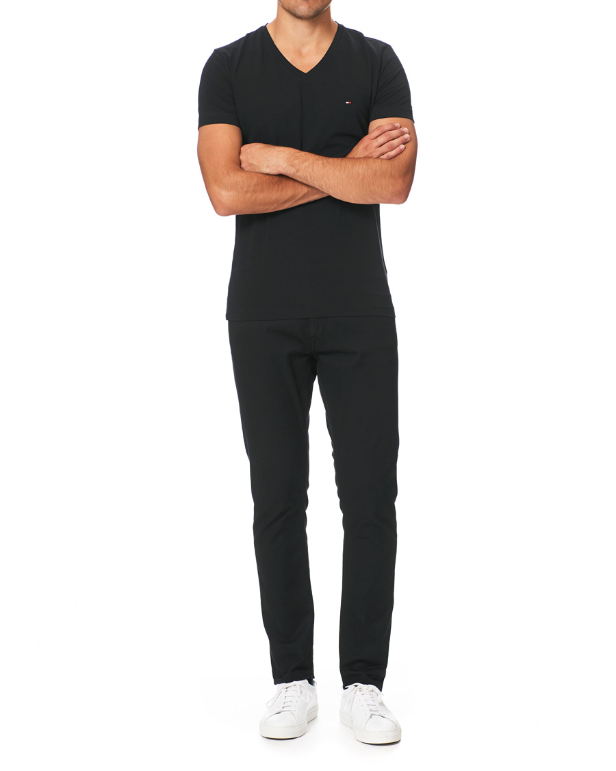 Herre | T-Shirts | Tommy Hilfiger | Slim Fit Stretch V-Neck Tee Flag Black