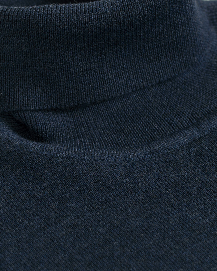 Herre | Gensere | A Day's March | Merino Roll Neck Midnight Melange