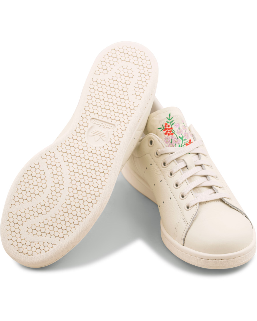 Herre | adidas Originals Stan Smith Embroidery Flower Sneaker White | adidas Originals | Stan Smith Embroidery Flower Sneaker White