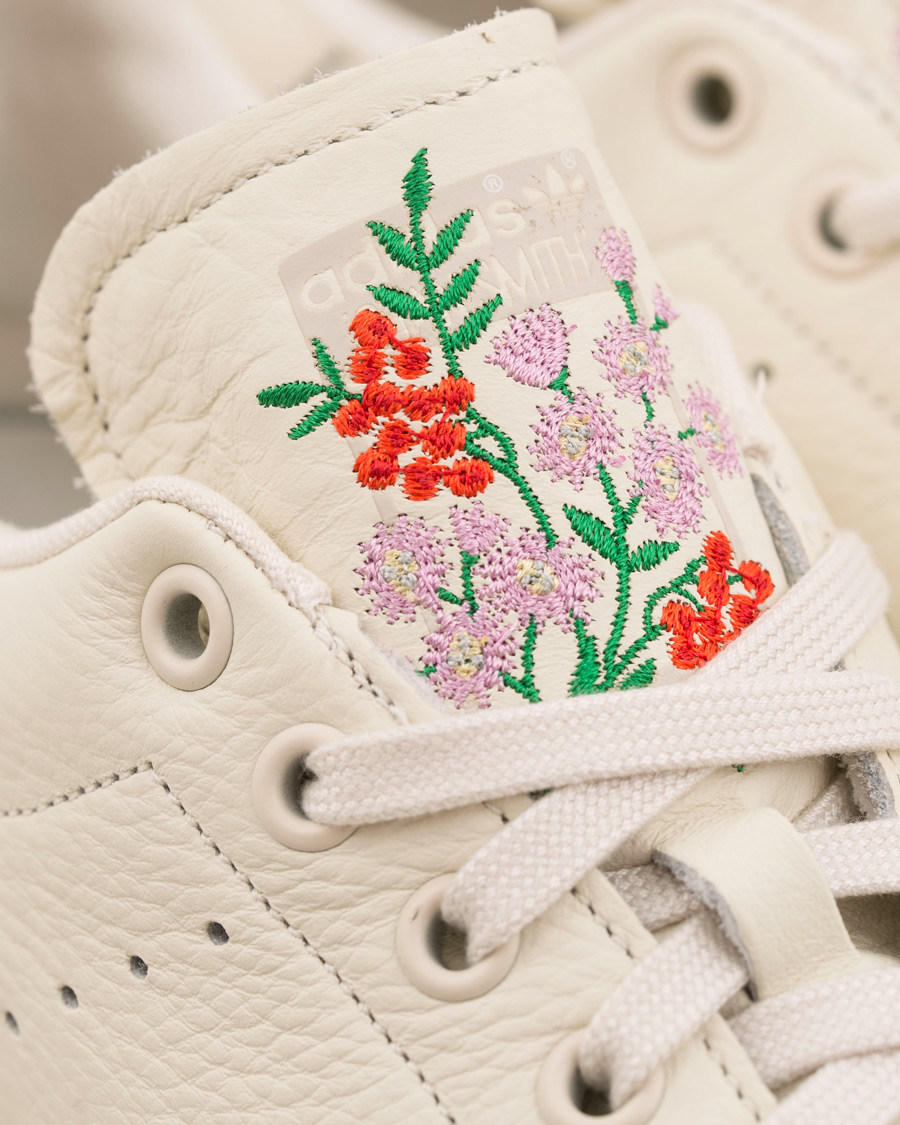 Herre | adidas Originals Stan Smith Embroidery Flower Sneaker White | adidas Originals | Stan Smith Embroidery Flower Sneaker White