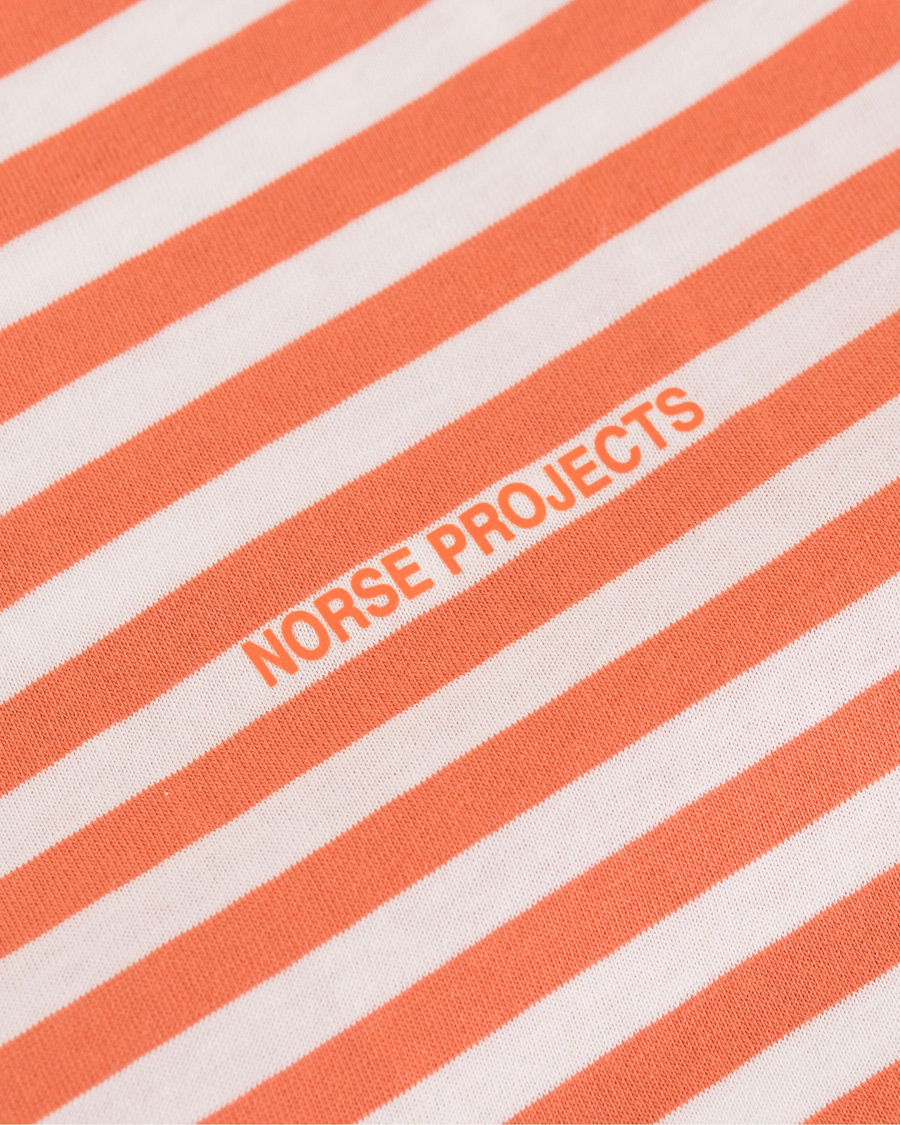 Herre | T-Shirts | Norse Projects | James Logo Stripe Long Sleeve Tee Burned Red