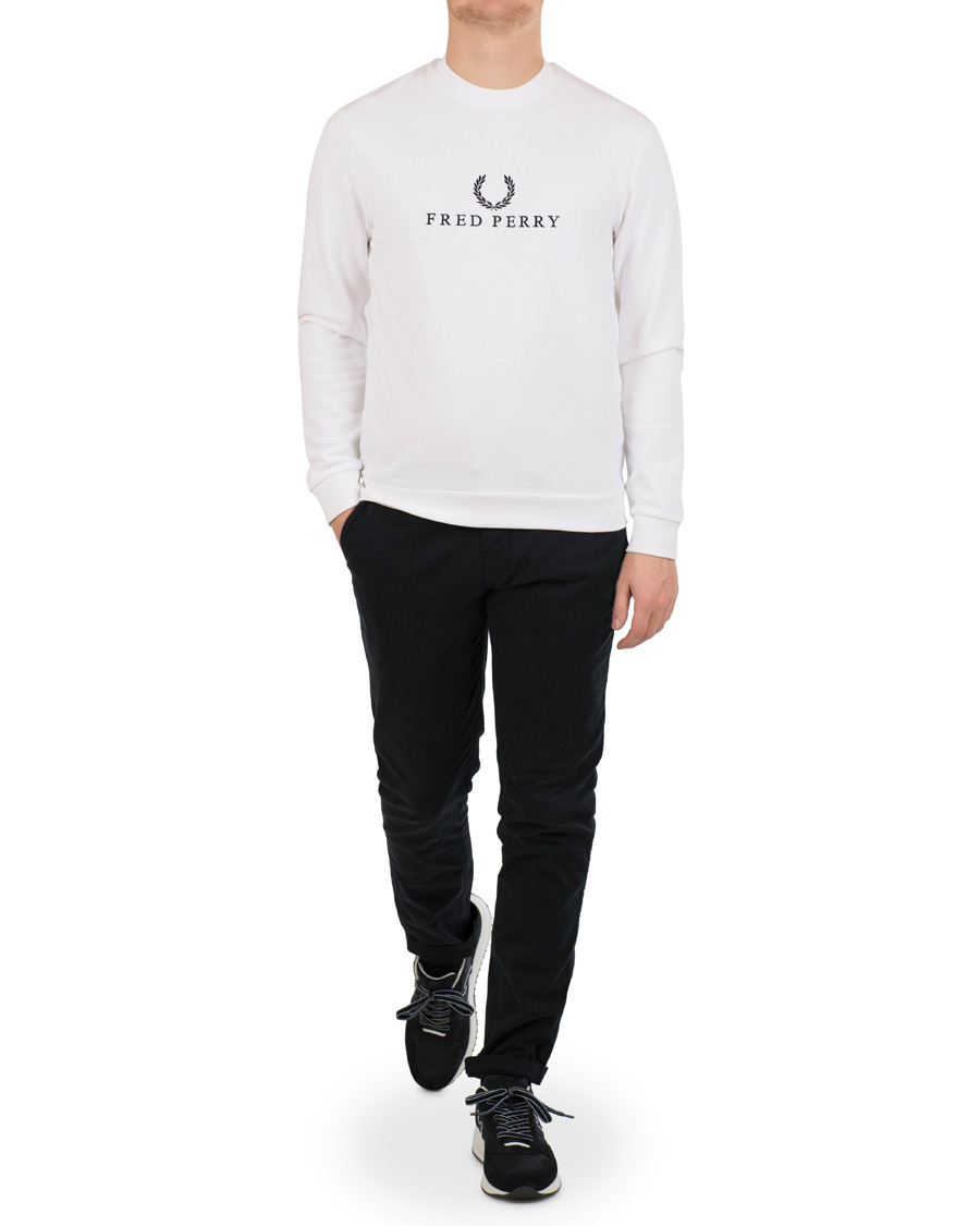 Herre | Gensere | Fred Perry | Monocrome Tennis Logo Crew Neck Sweatshirt White