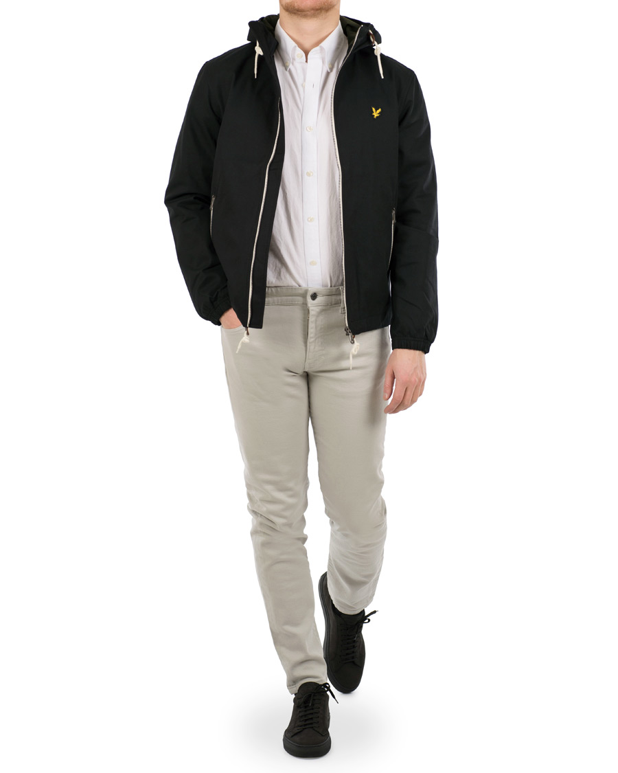 Lyle Scott Hooded Twill Jacket True Black hos CareOfCarl.no