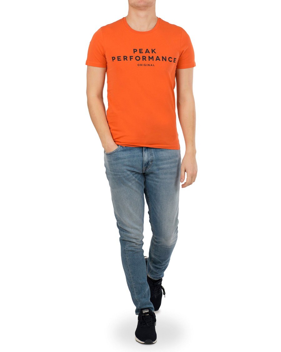 Herre | T-Shirts | Peak Performance | Logo Crew Neck Tee Orange Flow