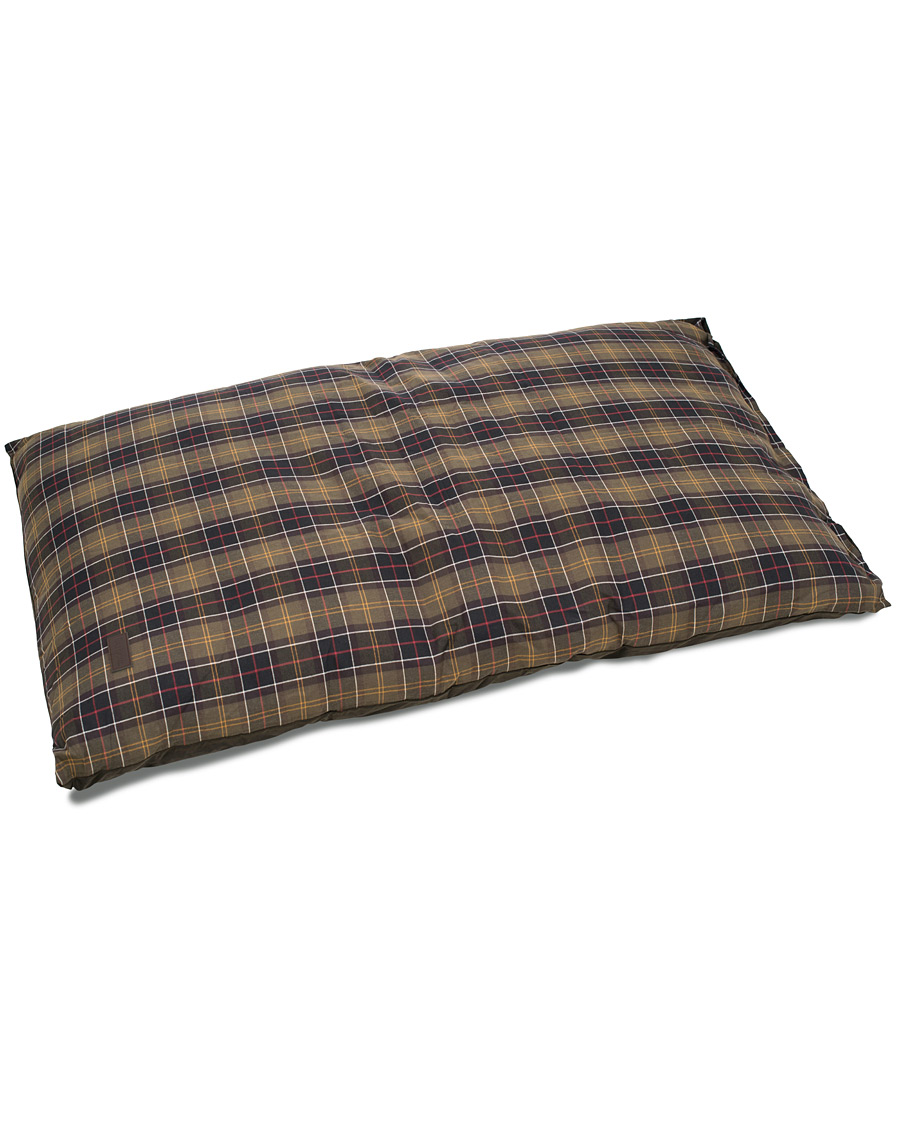 Barbour Heritage Large Wax Cotton Dog Duvet Olive hos CareOfCarl.no