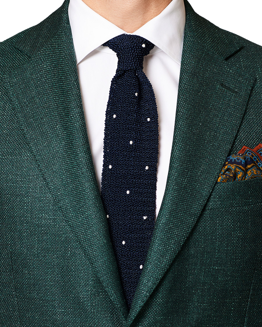 Herre | Drake's Knitted Silk Handsewn Spots 6.5 cm Tie Navy/White | Drake's | Knitted Silk Handsewn Spots 6.5 cm Tie Navy/White