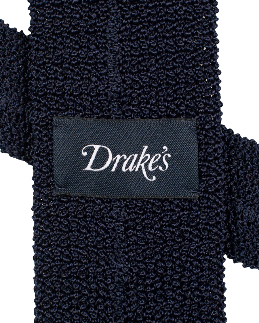Herre | Drake's Knitted Silk Handsewn Spots 6.5 cm Tie Navy/White | Drake's | Knitted Silk Handsewn Spots 6.5 cm Tie Navy/White