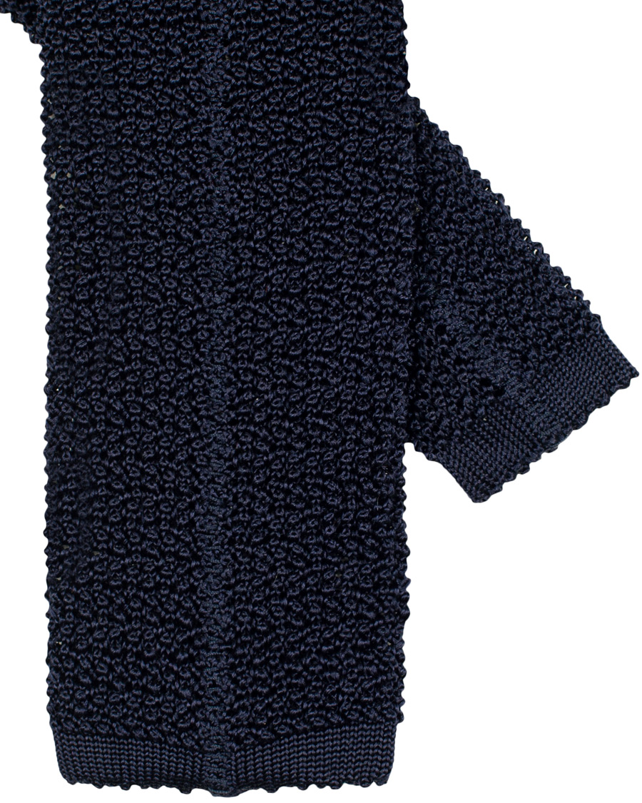 Herre | Drake's Knitted Silk Handsewn Spots 6.5 cm Tie Navy/White | Drake's | Knitted Silk Handsewn Spots 6.5 cm Tie Navy/White