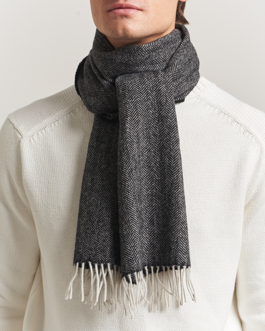 Herre | Amanda Christensen Wool Herringbone Scarf Black | Amanda Christensen | Wool Herringbone Scarf Black