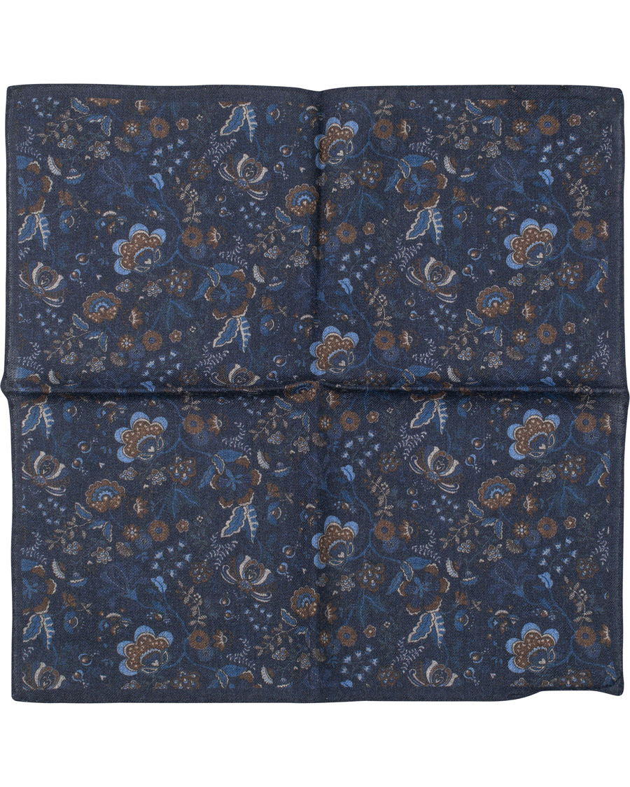 Herre | Amanda Christensen Wool Printed Flower Pocket Square Navy | Amanda Christensen | Wool Printed Flower Pocket Square Navy