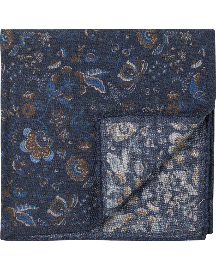 Herre | Amanda Christensen Wool Printed Flower Pocket Square Navy | Amanda Christensen | Wool Printed Flower Pocket Square Navy