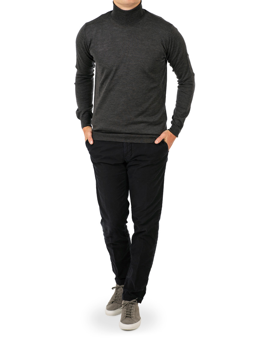 Herre | Gensere | Oscar Jacobson | Cole Extra Fine Merino Rollneck Dark Grey