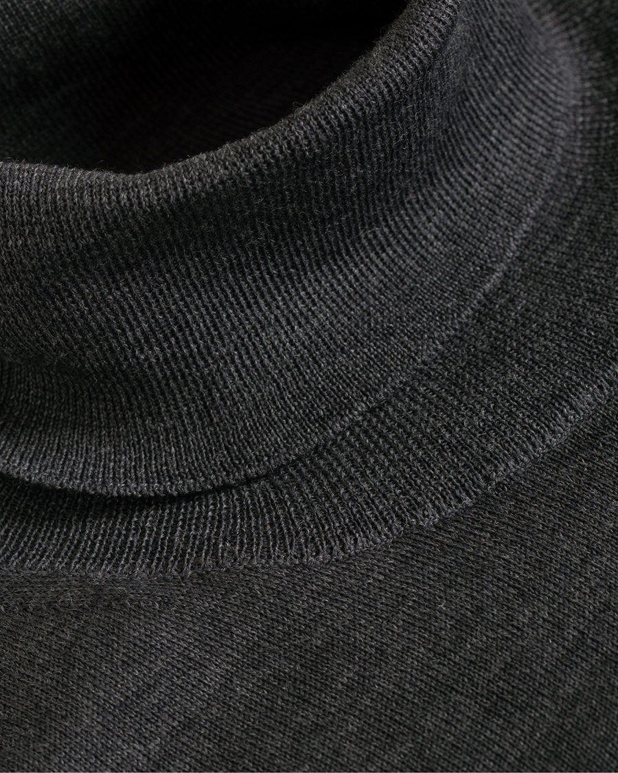 Herre | Gensere | Oscar Jacobson | Cole Extra Fine Merino Rollneck Dark Grey