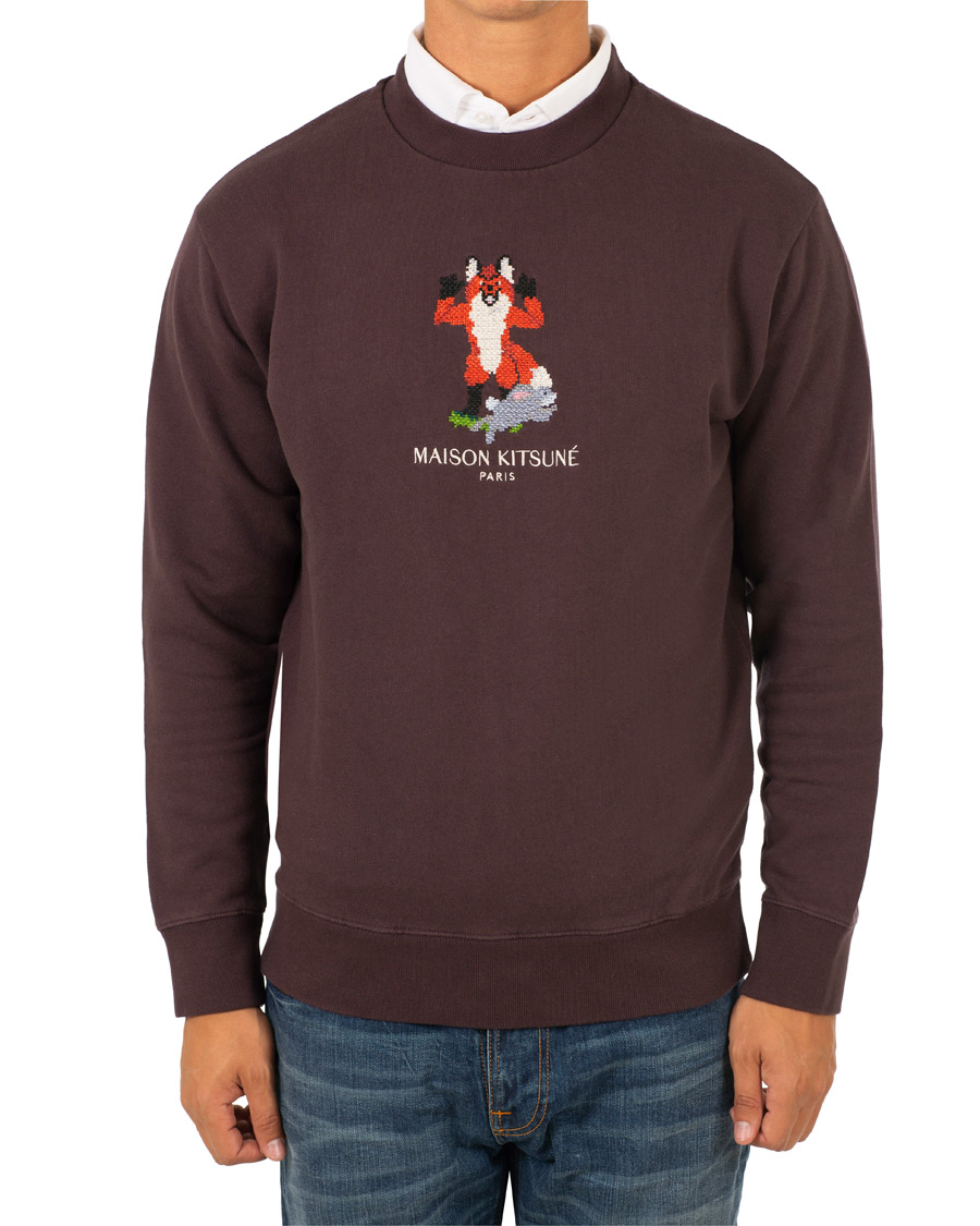 Maison Kitsune Sweatshirt Pixel Fox Burgundy hos CareOfCarl.no