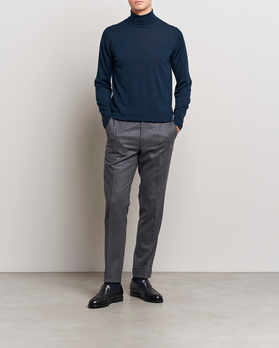 Herre | Gensere | John Smedley | Cherwell Extra Fine Merino Rollneck Orion Green
